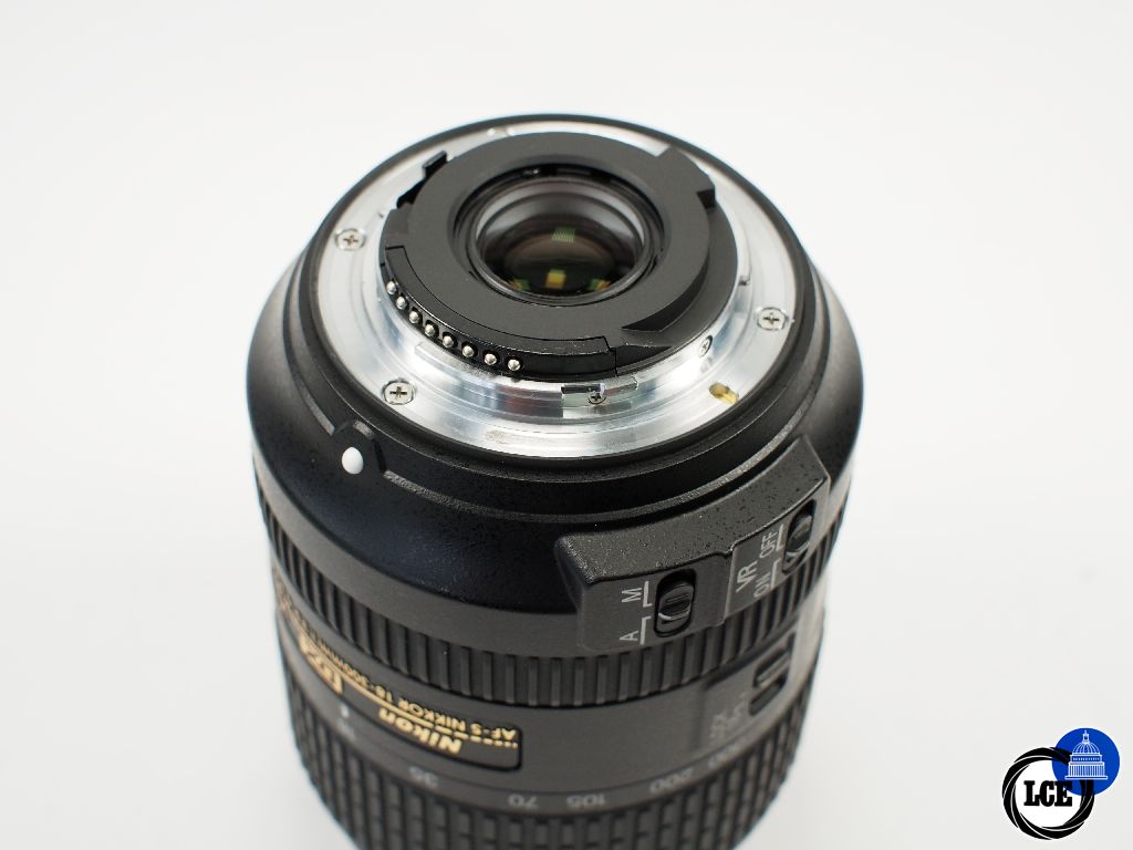 Nikon DX 18-300mm F3.5-5.6 VR