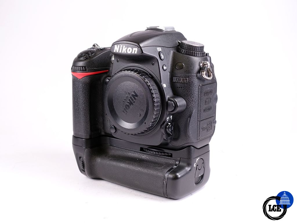 Nikon D7000 Body + Grip