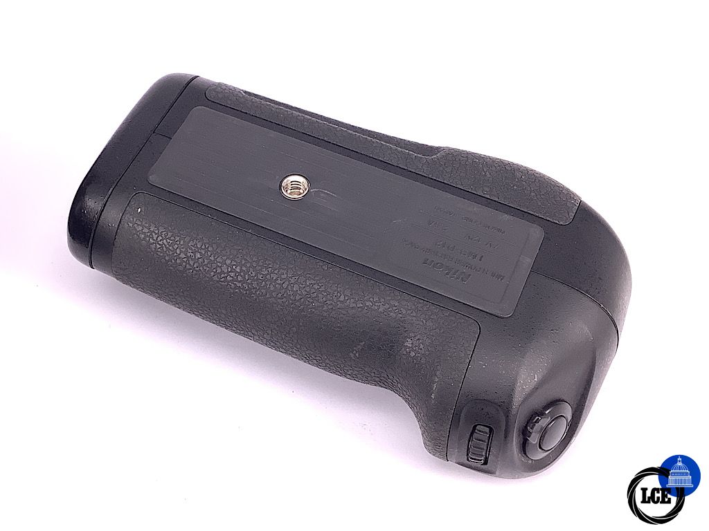 Nikon MB-D12 vertical power battery grip for D800 &. D810