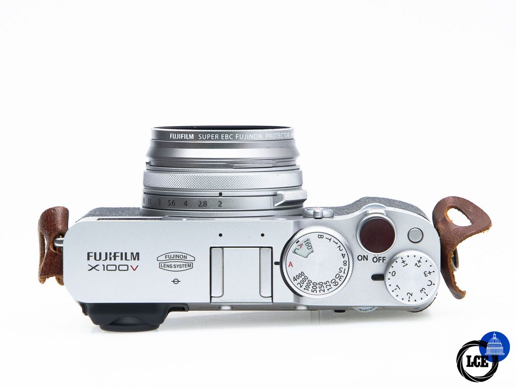 FujiFilm X100V + Leather Halfcase