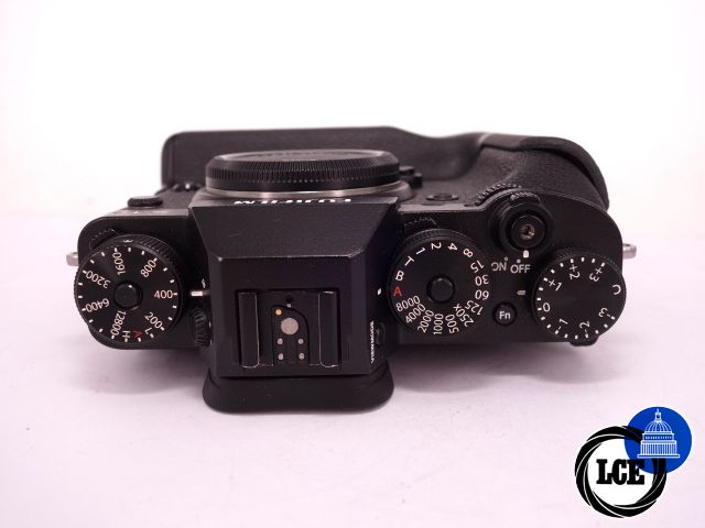 FujiFilm X-T2 BODY + VPB-XT2 ***only 1k shots***
