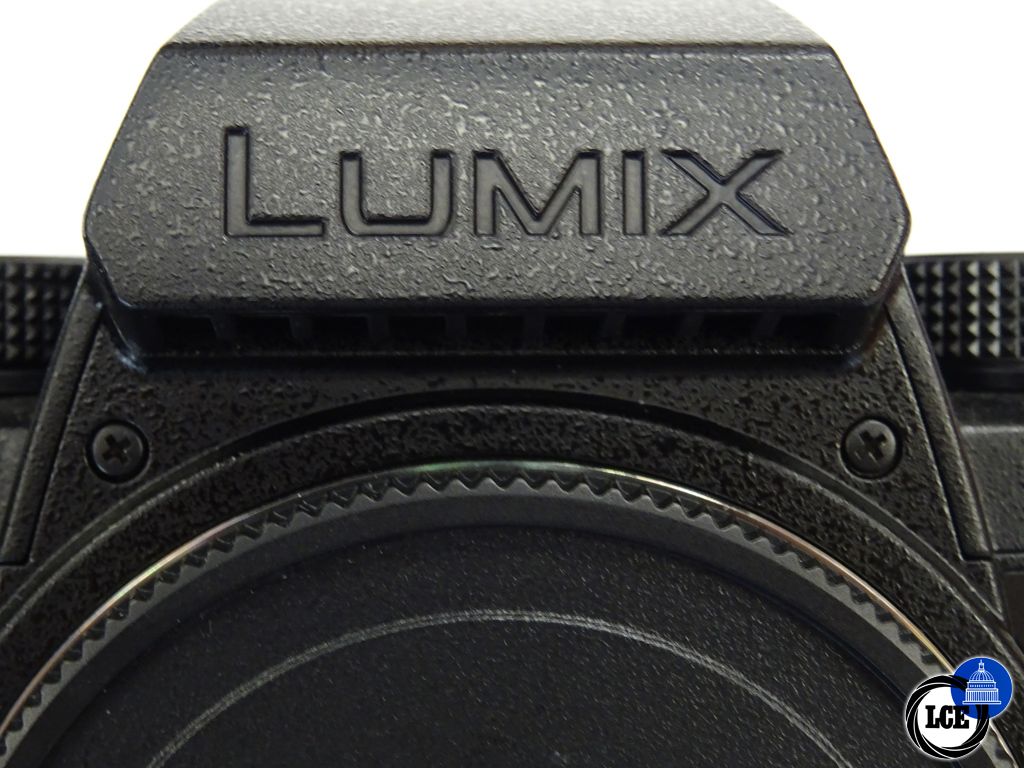 Panasonic S5M2XW Kit   Only 300 Actuations!