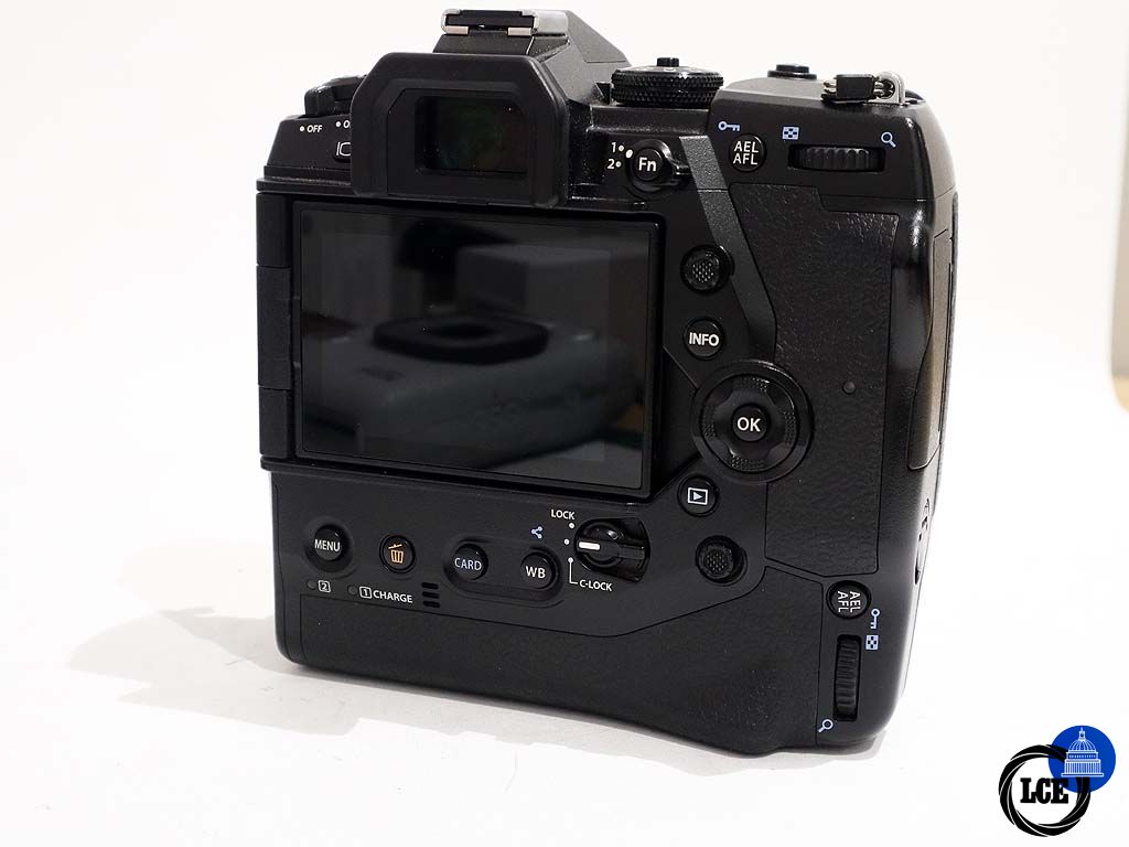 Olympus E-M1X Body.