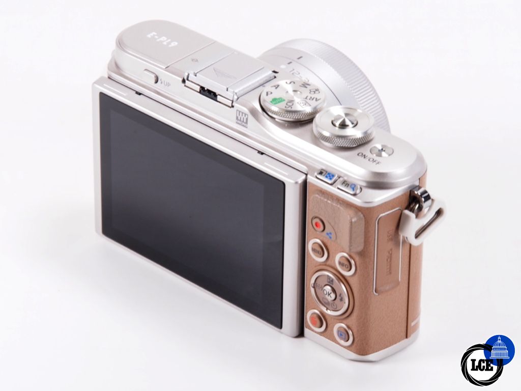 Olympus E-PL9 & Panasonic 12-32mm