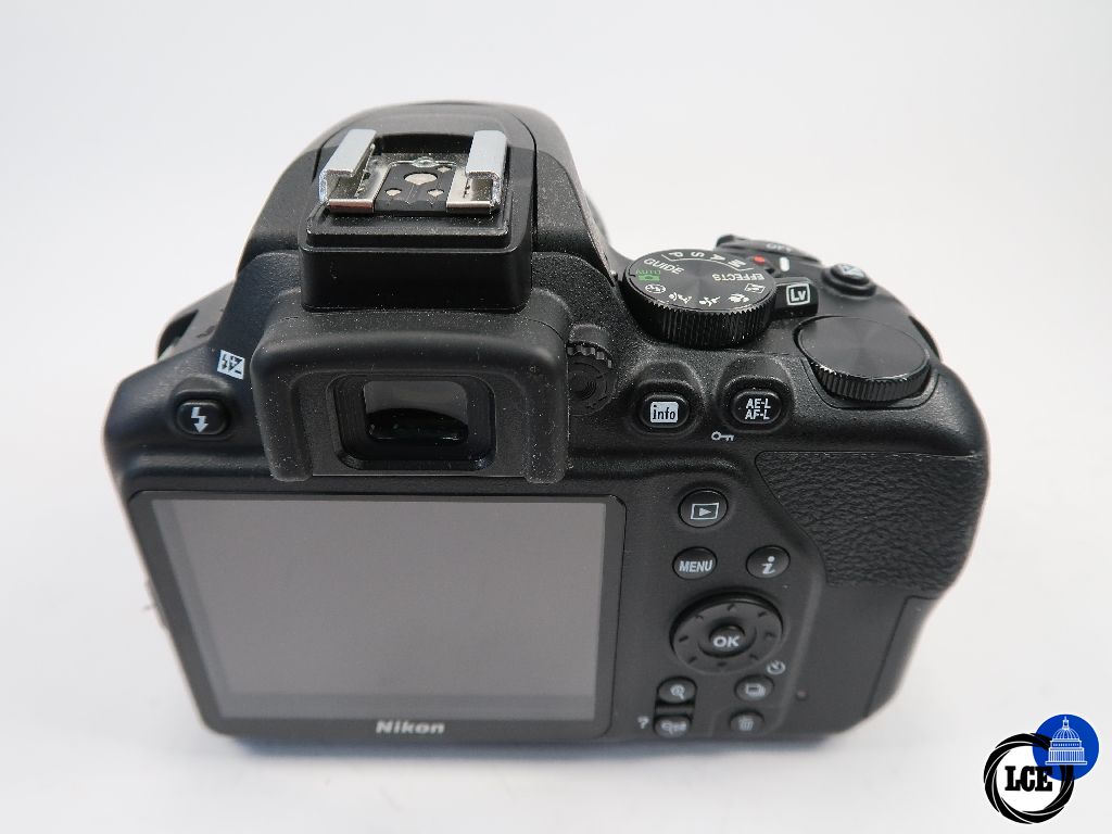 Nikon D3500 + 18-55mm F3.5-5.6 VR AF-P