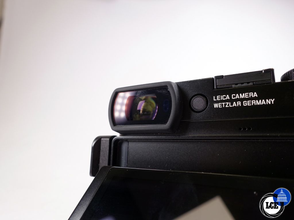 Leica Q3 + Really right stuff grip