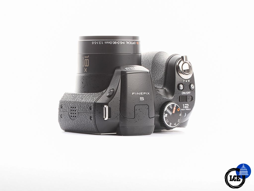 FujiFilm Finepix S2750HD [4*] | 10114657