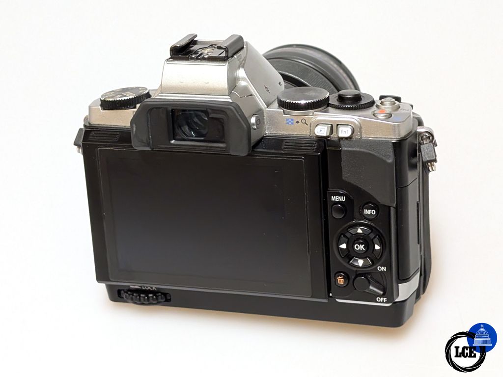 Olympus E-M5 & 12-50mm + HLD6G + HLD 6P