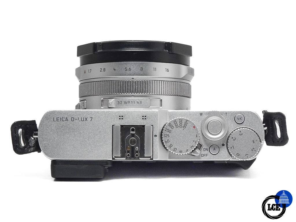 Leica D-Lux 7 Silver + Half-Case