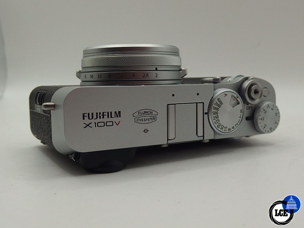 FujiFilm X100V Silver