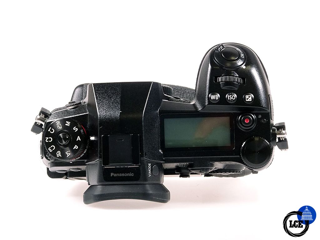 Panasonic Lumix G9 + BGG9 Grip