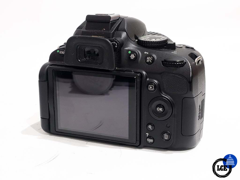 Nikon D5100 + 18-55mm VR