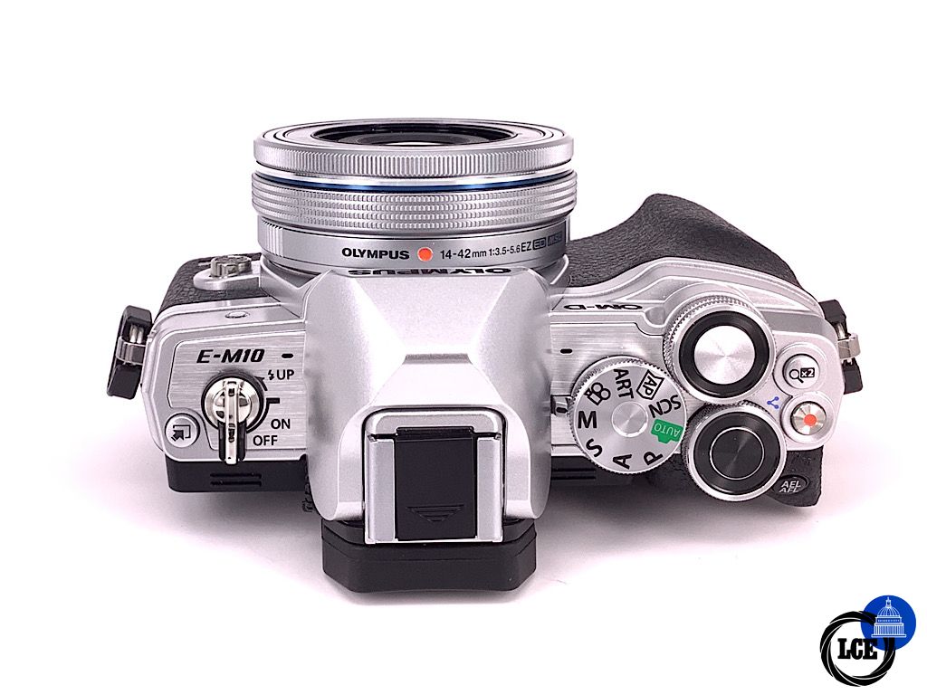 Olympus OM-D E-M10 MKIV + 14-42mm PZ (only 680 shutter count)