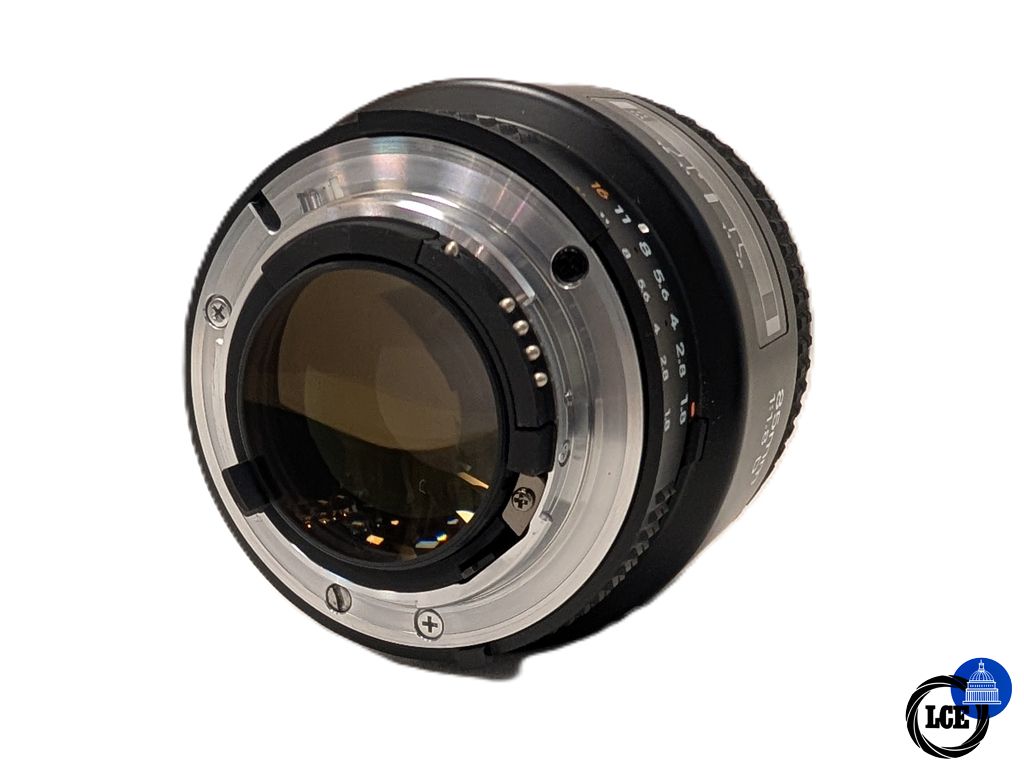Nikon AF 85mm F1.8 D 