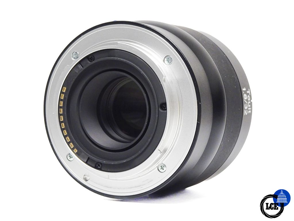 Zeiss Touit 32mm f1.8 E mount