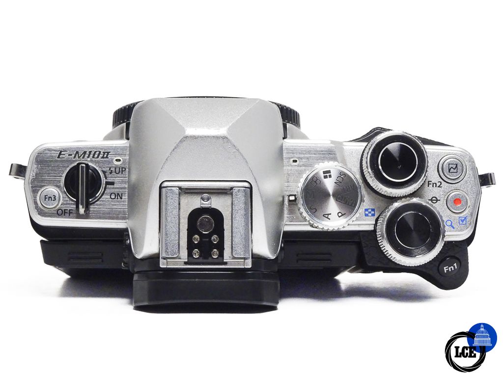 Olympus E-M10 II silver