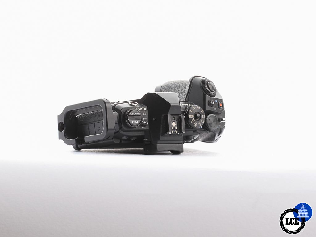 Olympus OM-D E-M1 II Body [4.6K] + RRS L-Bracket [4*] | 10115121