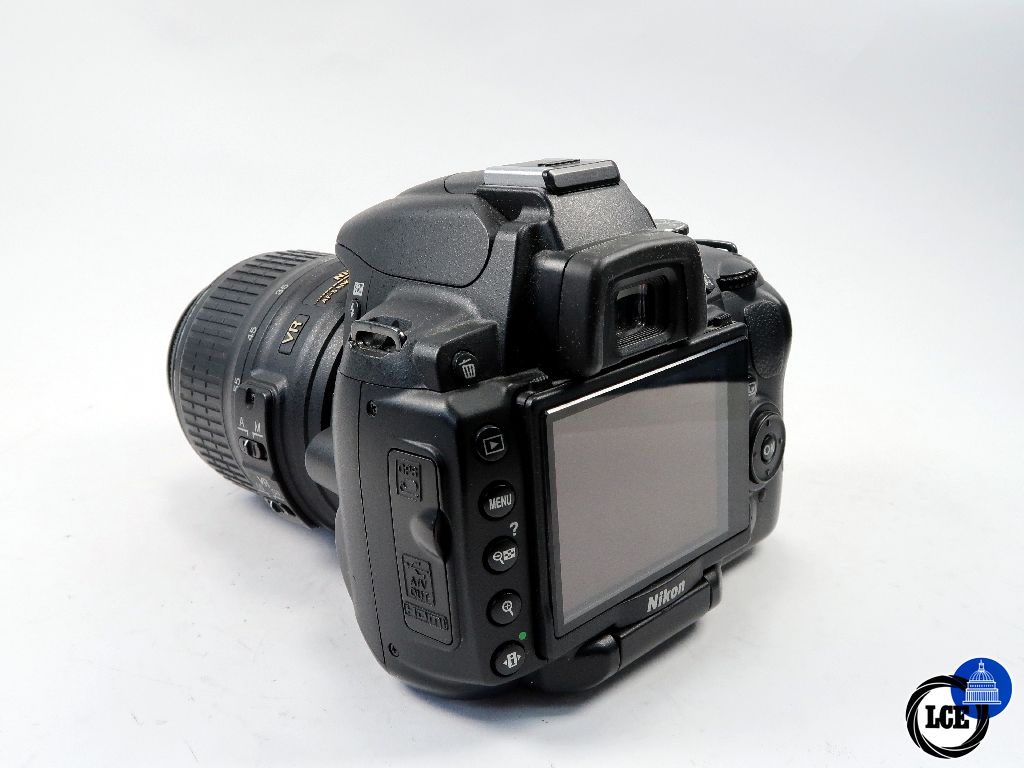 Nikon D5000 + 18-55mm F3.5-5.6