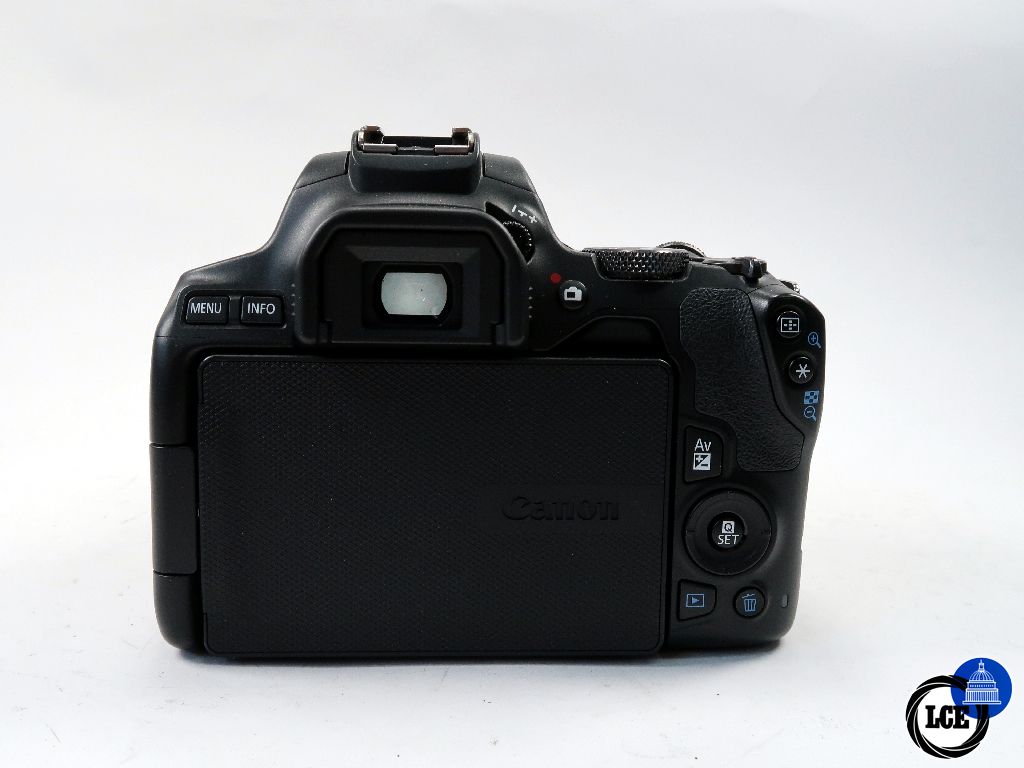 Canon 250D + 18-55mm 