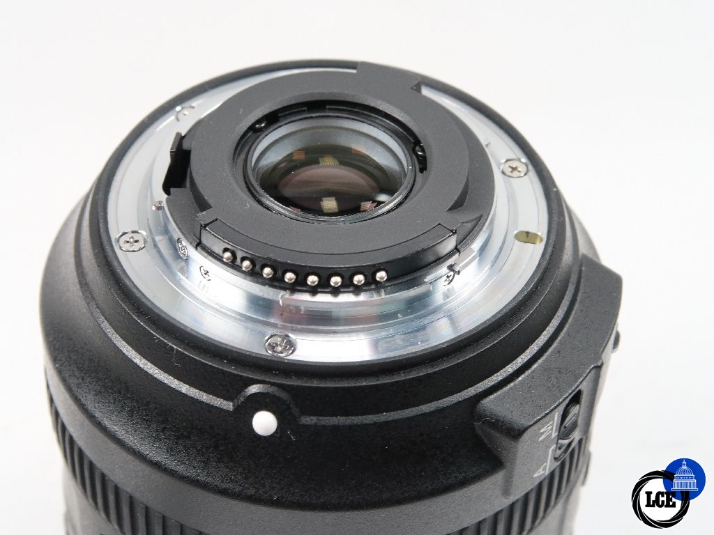 Nikon DX 18-300mm f3.5-5.6 VR