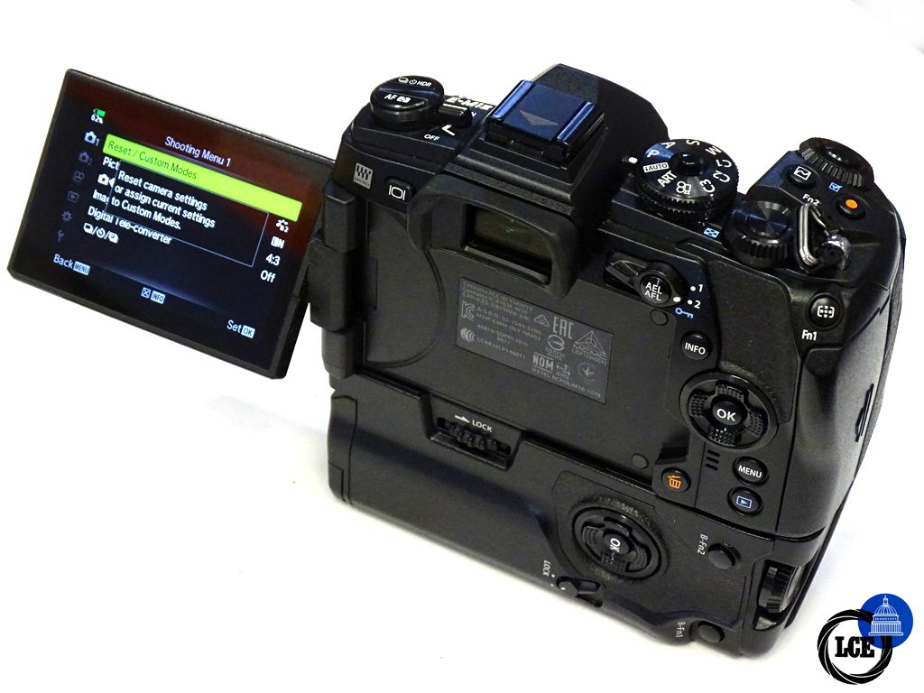 Olympus OM-D E-M1 MKII + HLD-9 Grip