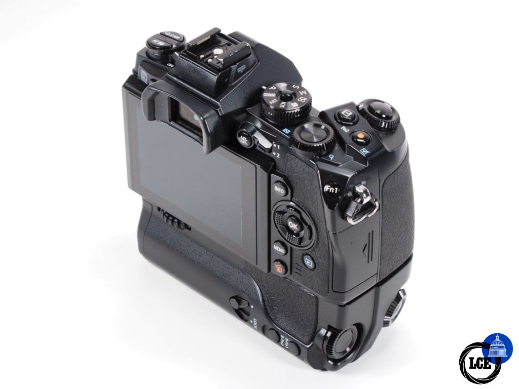 Olympus E-M1 & HLD-7