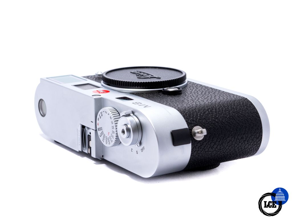 Leica M8 Silver *Boxed* + Handgrip + cases