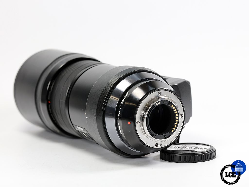 Olympus 300mm f/4 IS PRO
