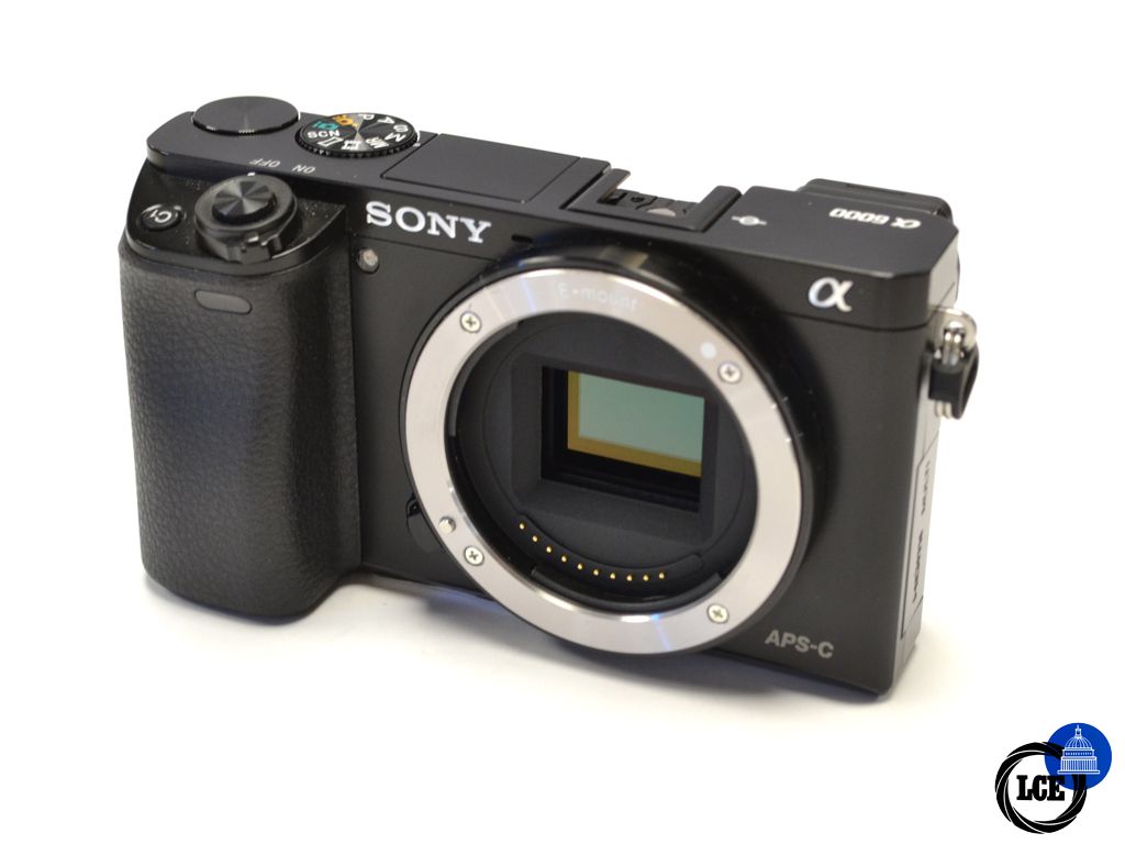 Sony A6000 + 16-50mm F3.5-5.6 PZ