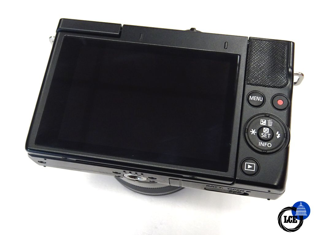 Canon EOS M200 + 15-45mm