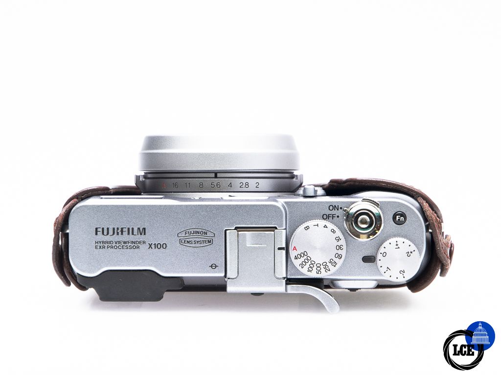FujiFilm Finepix X100 + Leather Halfcase