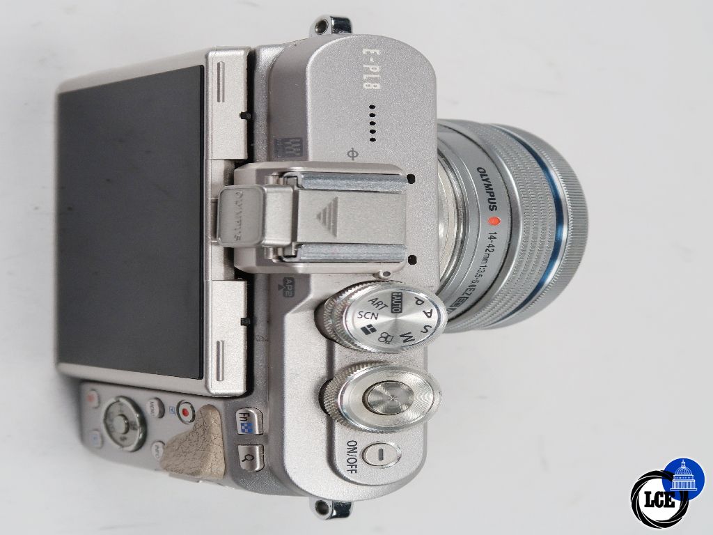 Olympus E-PL8 with 14-42mm f3.5-5.6 EZ Silver