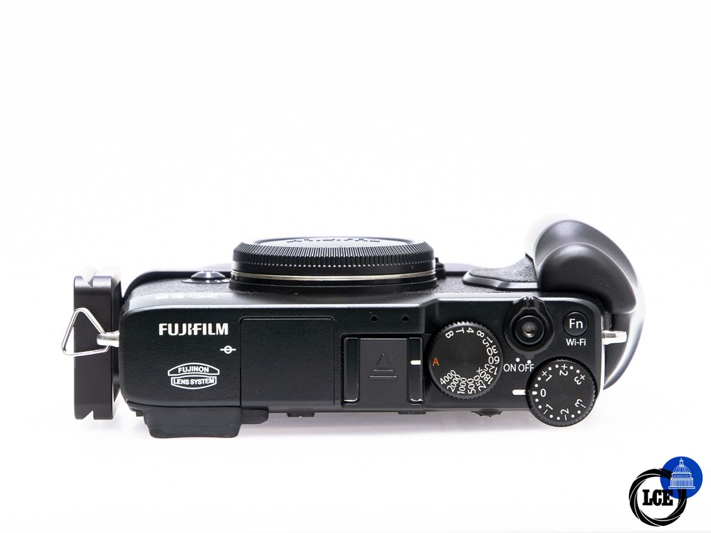 FujiFilm X-E2 + L-Bracket Grip