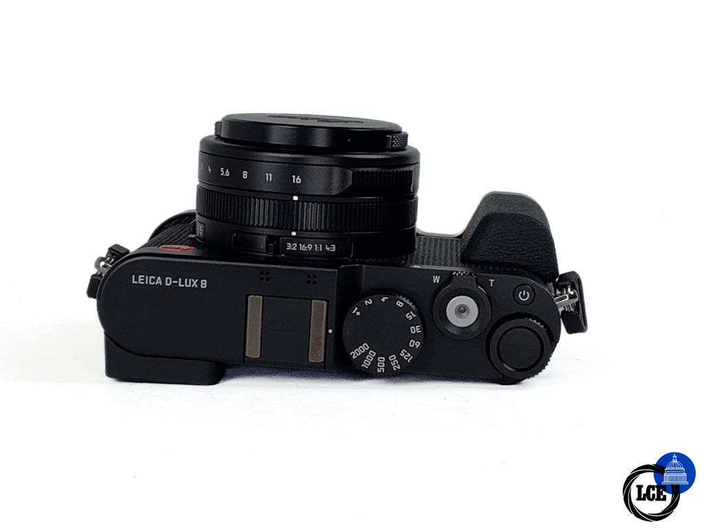 Leica D-LUX 8 Black + Grip