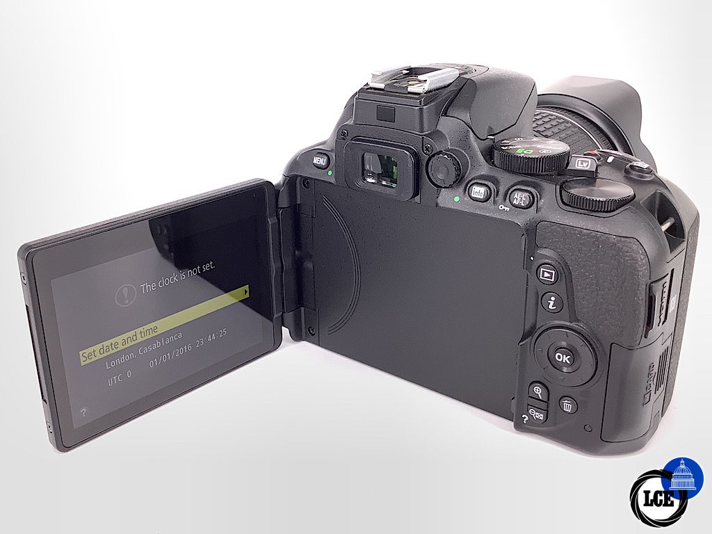 Nikon D5600 + AF-P 18-55mm VR / only 600 shutter count 