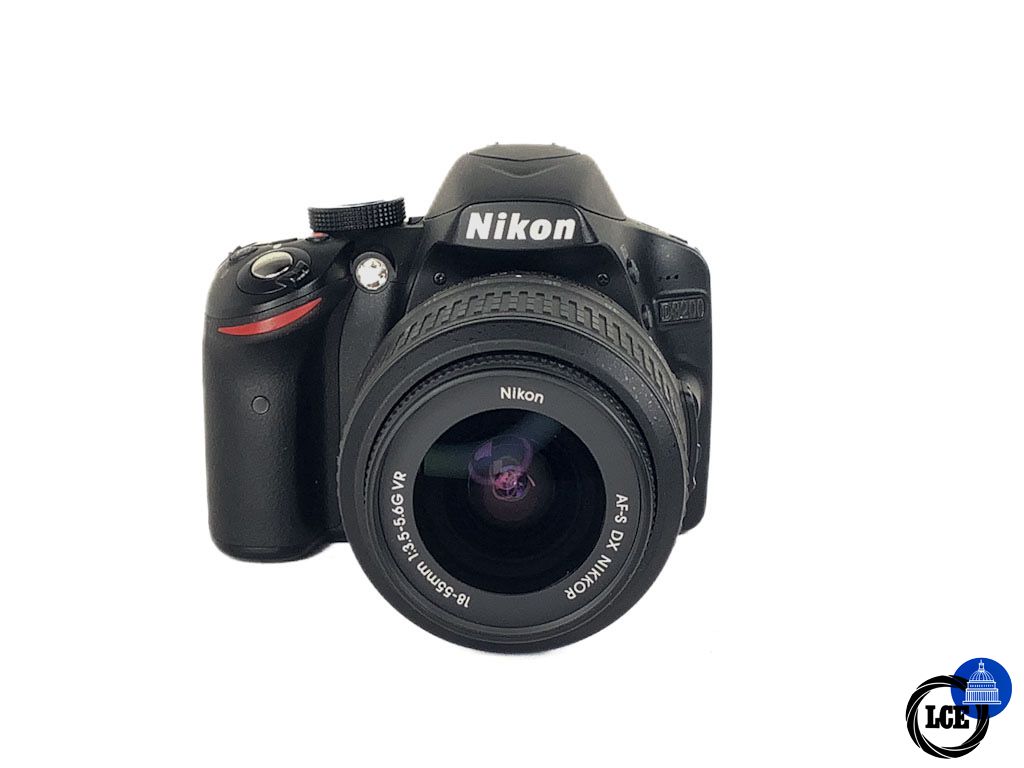 Nikon D3200 + AF-S 18-55mm F3.5-5.6 G