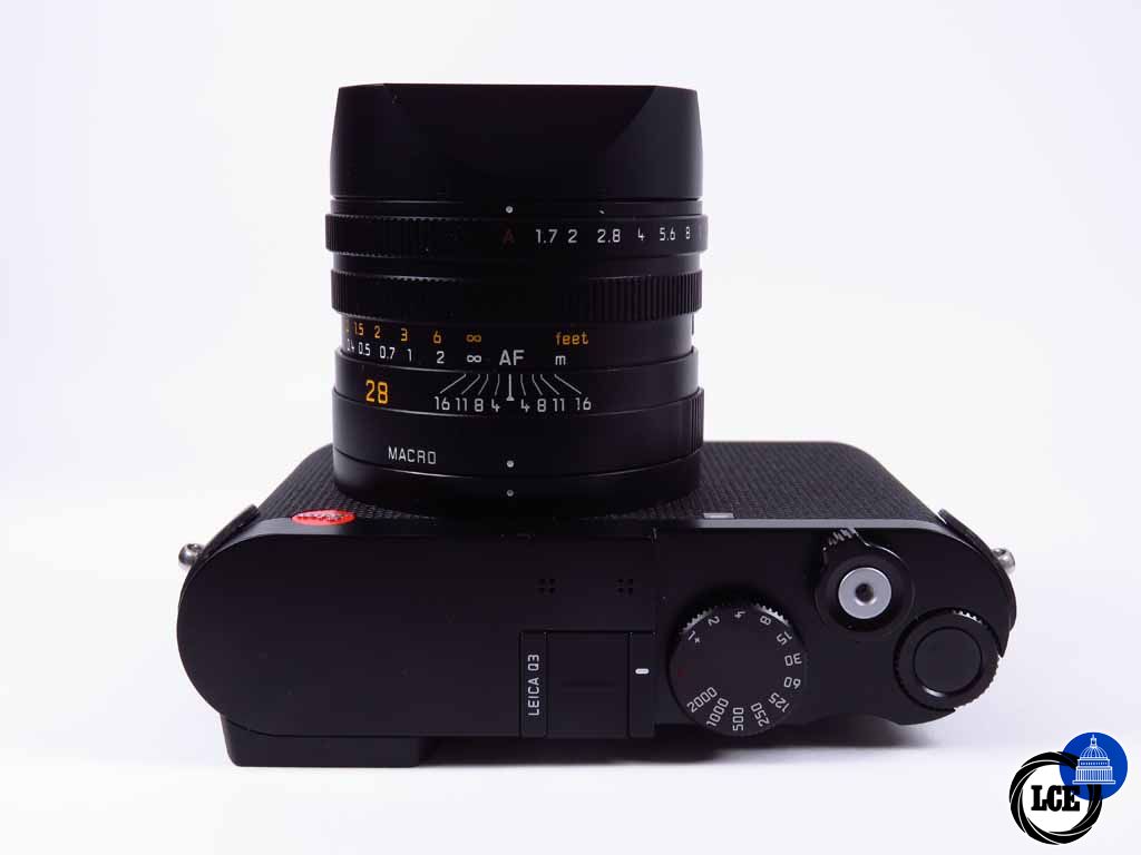 Leica Q3 outfit
