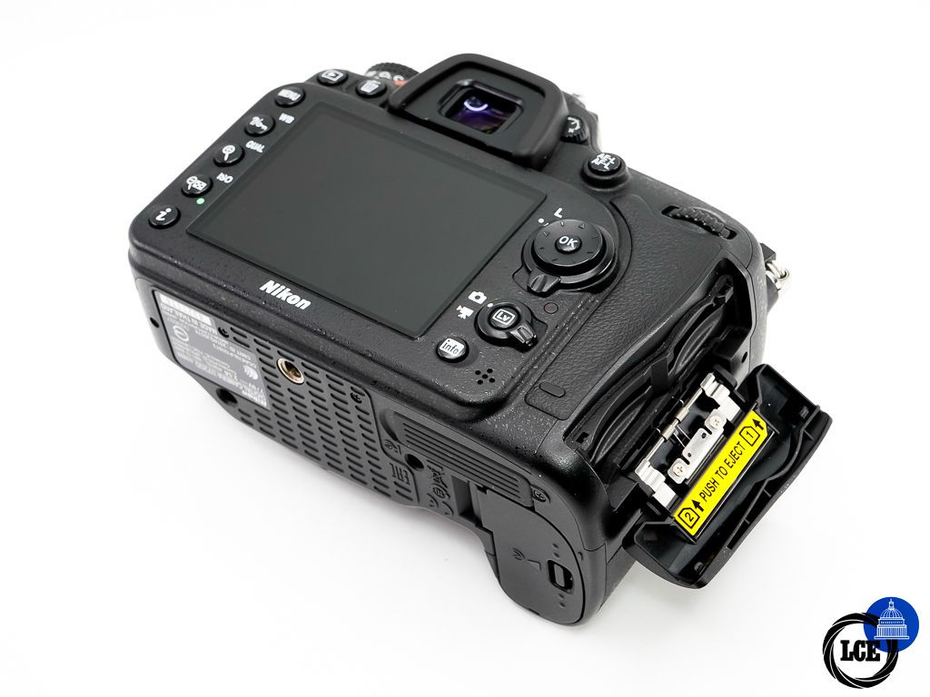 Nikon D7200 Body * BOXED *