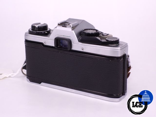 Olympus OM-10 + 50mm F1.8 + Manual Adaptor