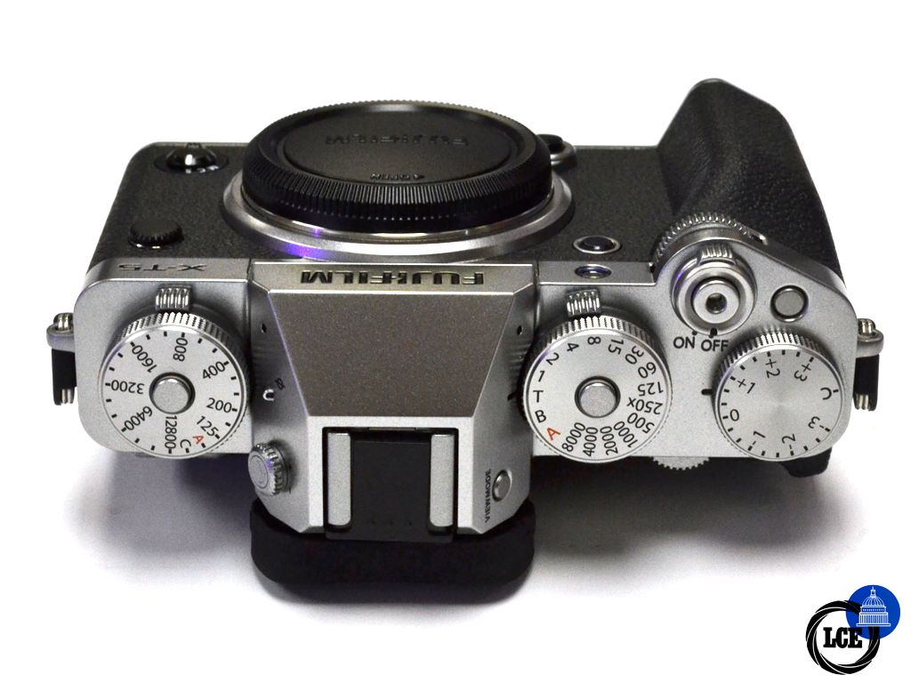 FujiFilm X-T5 body (EX-DEMO) FULL WARRANTY