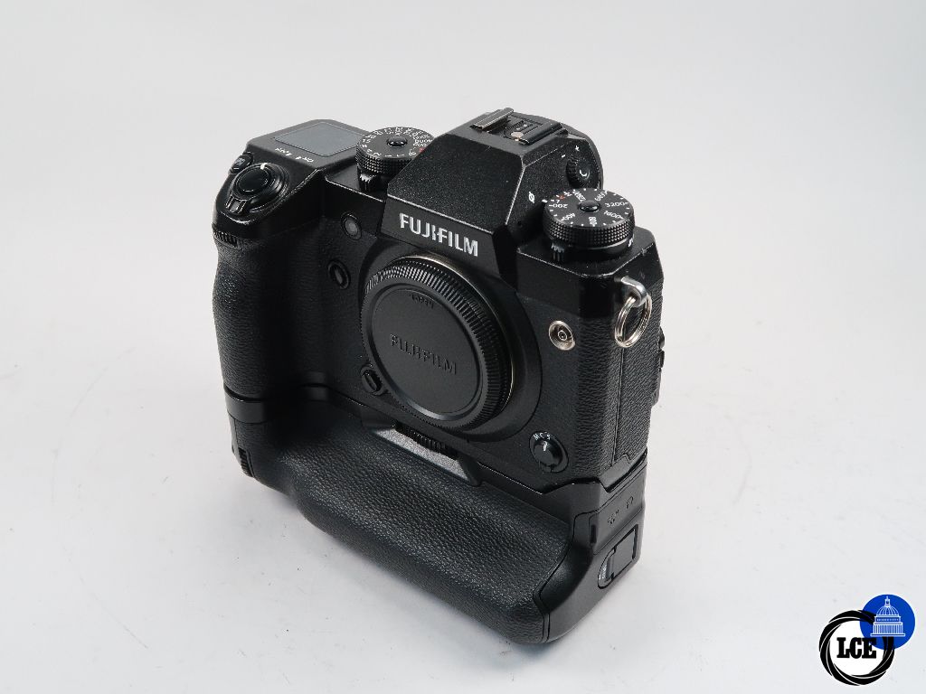FujiFilm X-H1 w/ grip