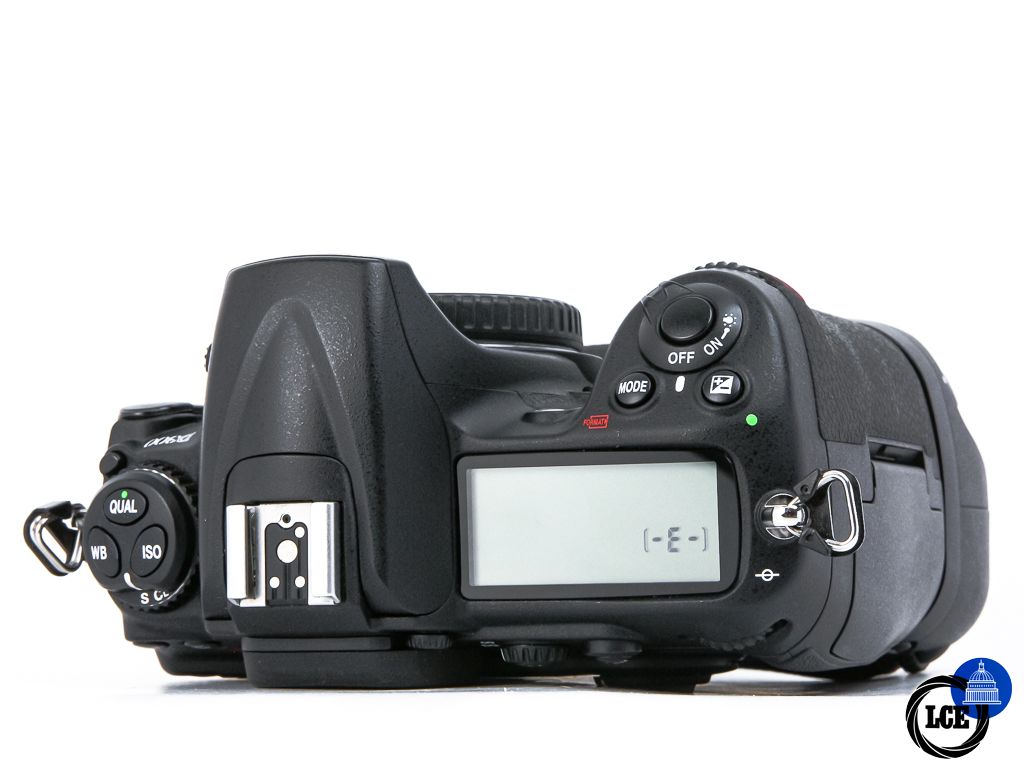 Nikon D300 + MB-D10 **8k Shutter Count**