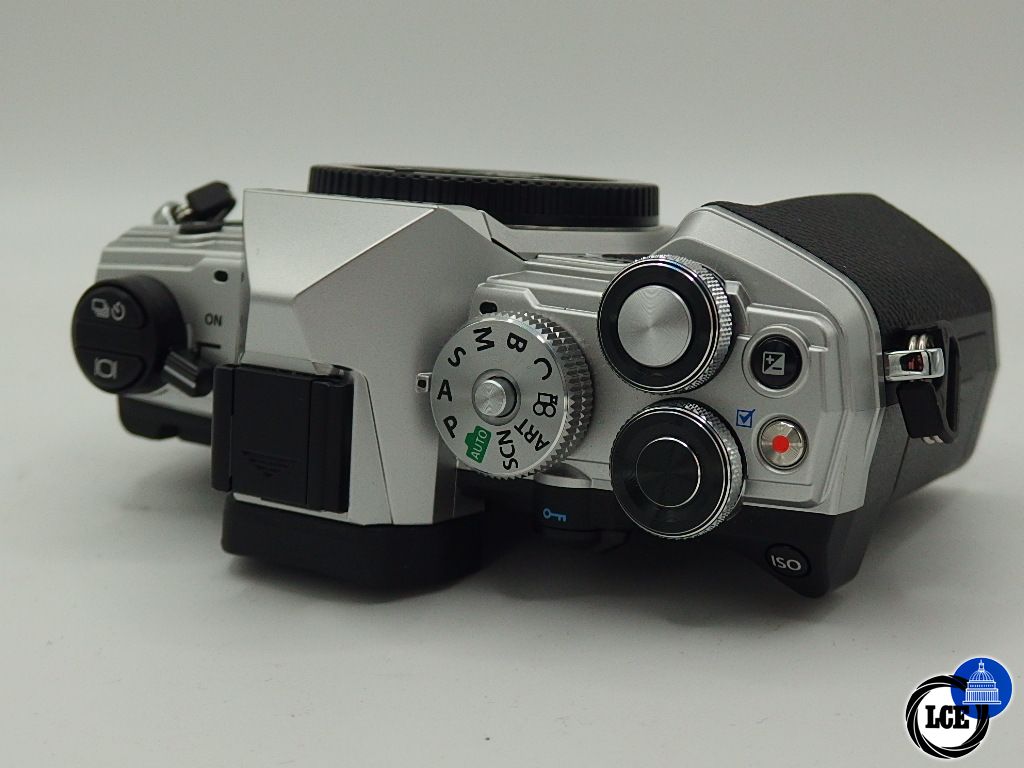 OM SYSTEM OM-5 Silver body