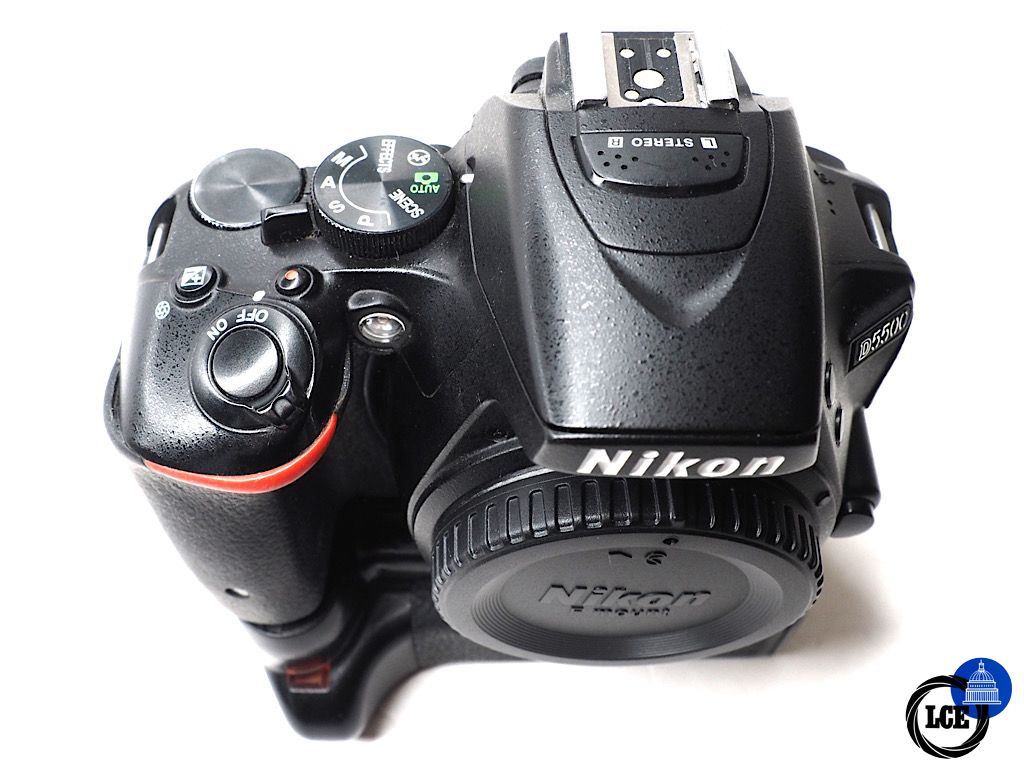 Nikon D5500 Body + Grip
