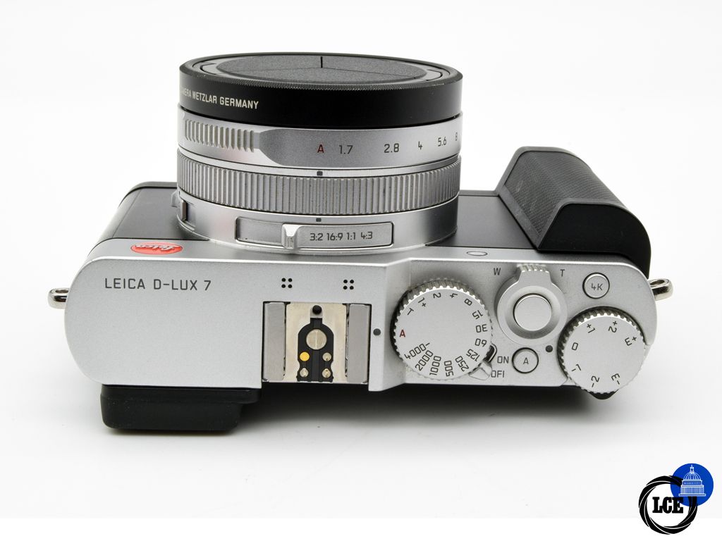Leica D-LUX 7 + Grip Boxed 