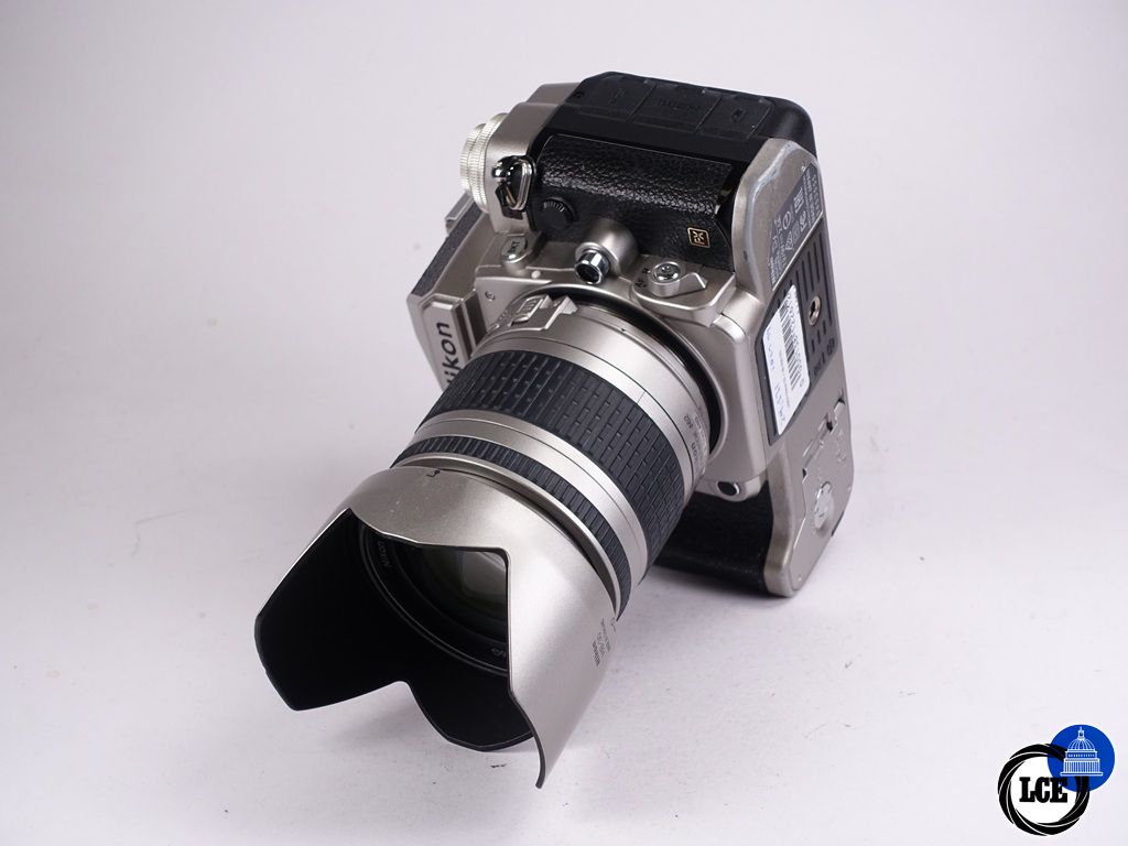 Nikon DF + 28-200mm ED F3.5-5.6 G Silver