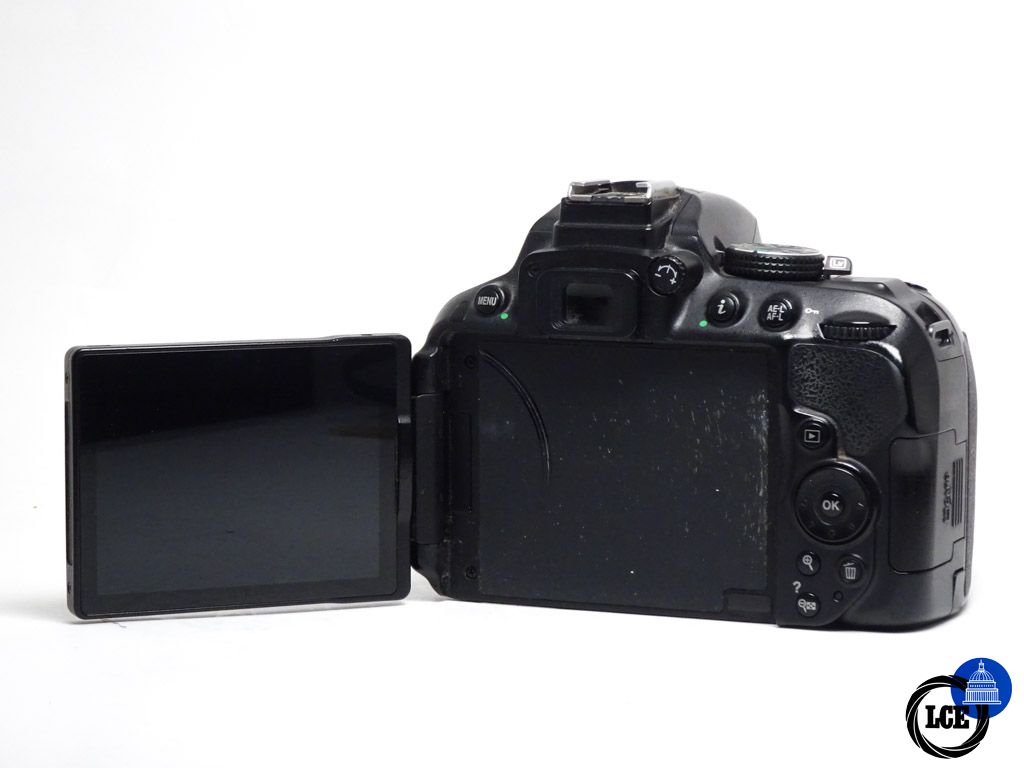 Nikon D5300 + 18-55mm f/3.5-5.6G II VR DX