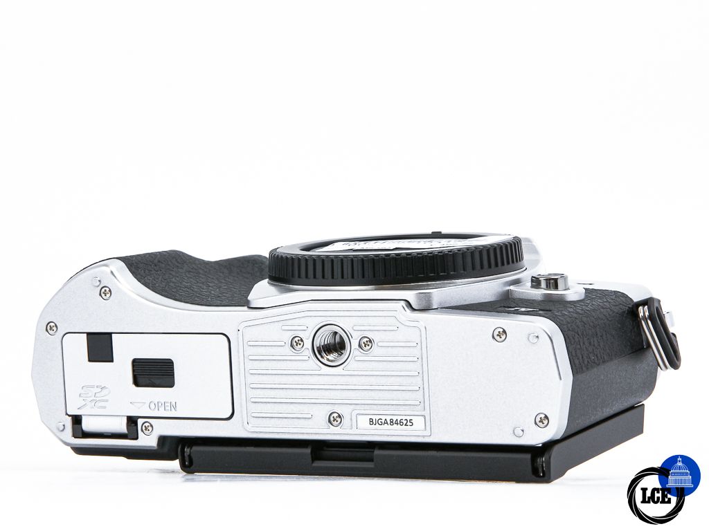 Olympus E-M10 IV Body **Unused!**
