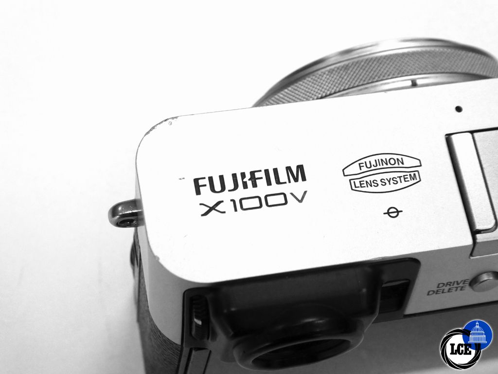 FujiFilm X100 V silver