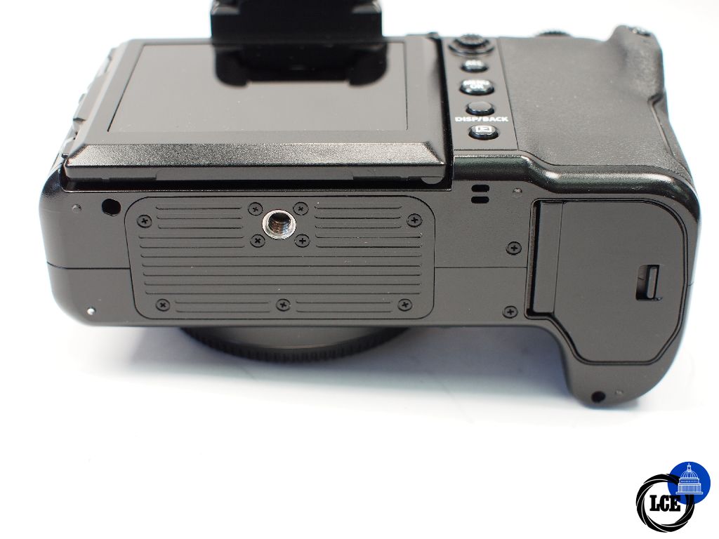 FujiFilm GFX50s II Body shutter count 18,411